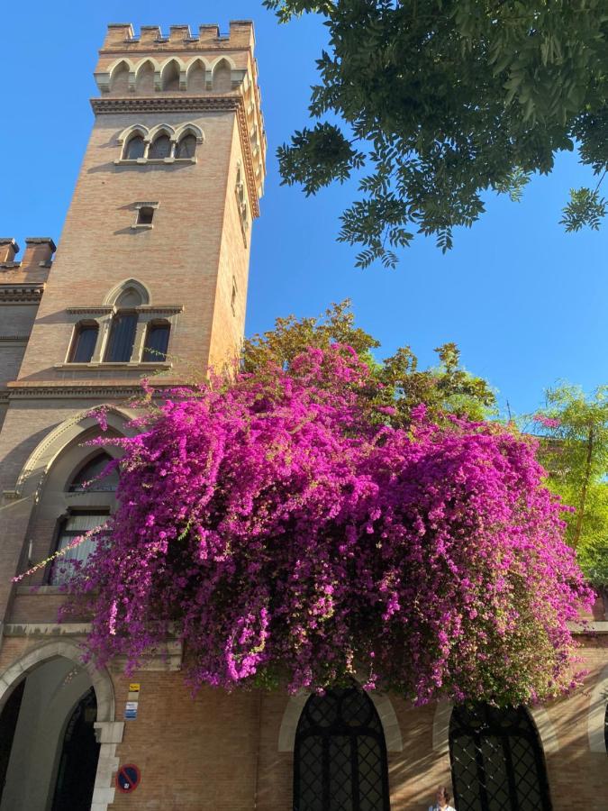 An Indian Bollywood Sevilla Experience - For Families, Couples & Business Trips المظهر الخارجي الصورة
